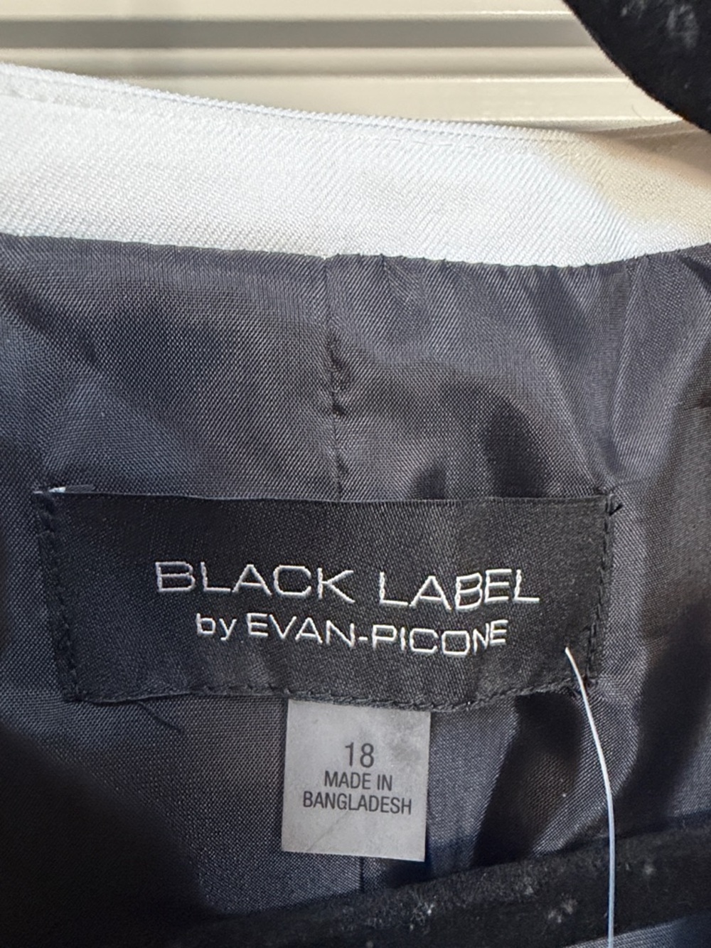 Black Label by Evan Picone Black Collarless Blazer with White Trim SZ 18 - Picture 2 of 11